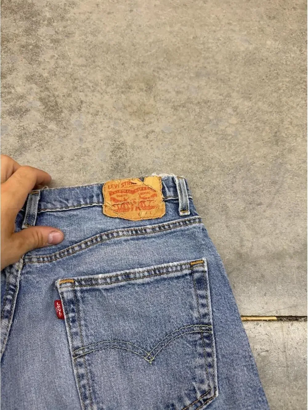 vintage levis faded blue relaxed baggy fit jean shorts jorts size 31